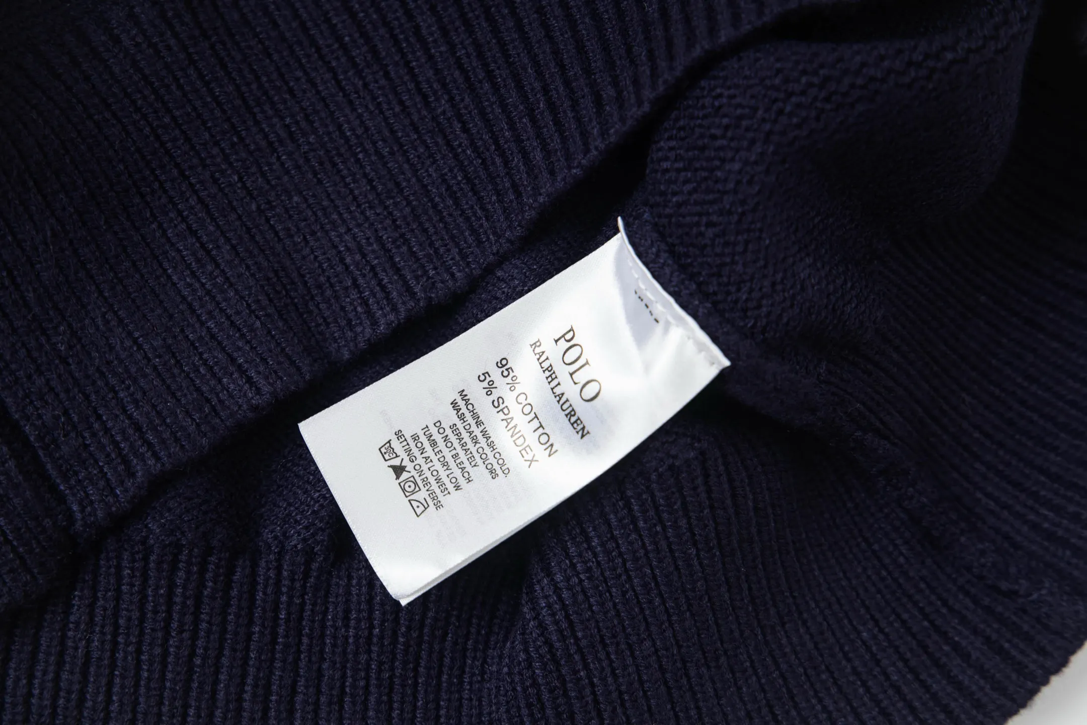 P210 Style number: Y197 Ralph Lauren men's crew neck sweater men's hemp flower original collar sweater. The version is really good-looking. It can be worn alone or as a jacket to be worn inside or outside. The upper body shows personal fashion charm. Four colors are available. The same style for men and women. A must-see item for new summer products. Tag, hanging grain, washed, packaging bag, full set of accessories. Very good appearance. Super exquisite workmanship. Size: S-XL